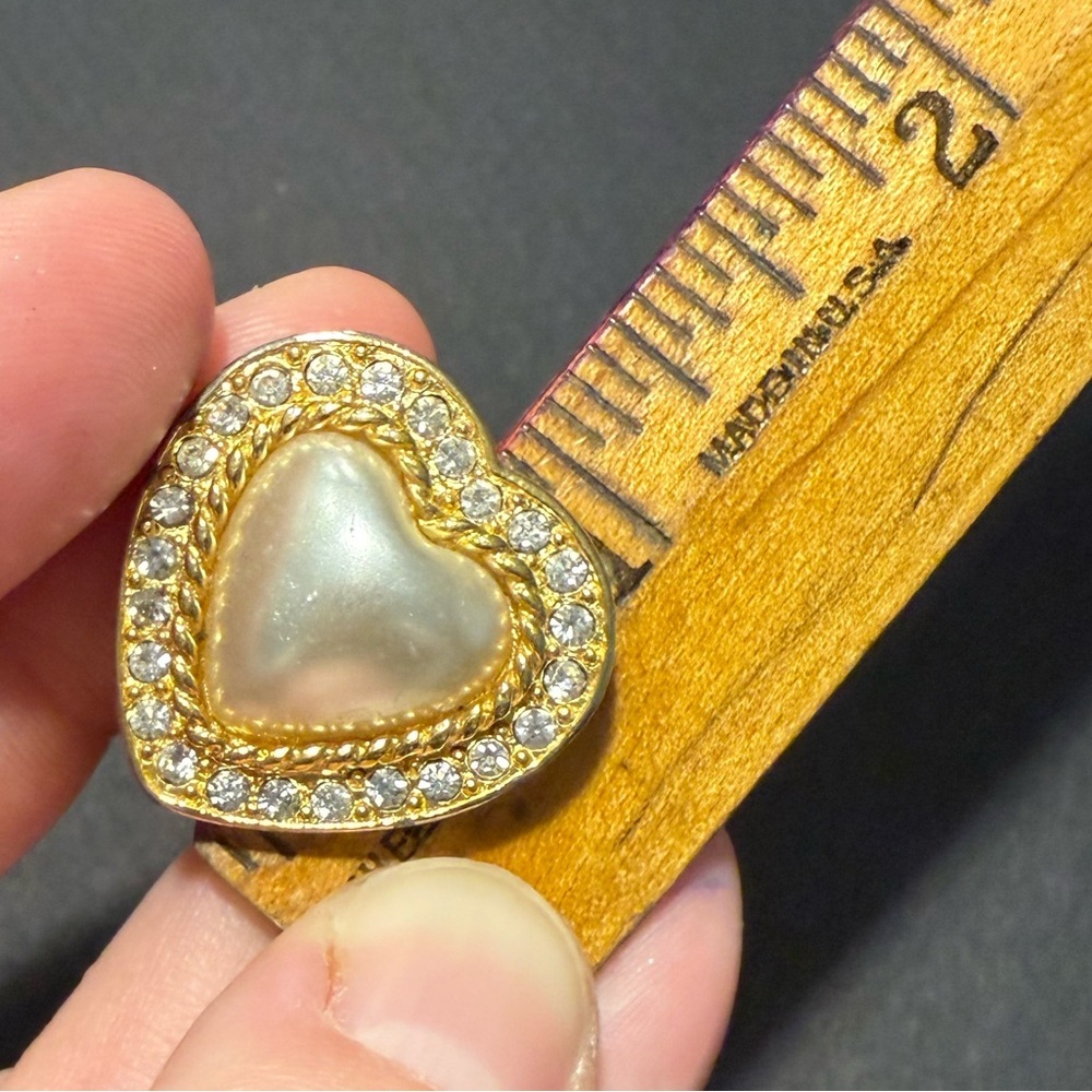 Signed JS Janette Smillie Vintage Heart Faux Pearl & Rhinestone Clip-On Earrings - Picture 10 of 11
